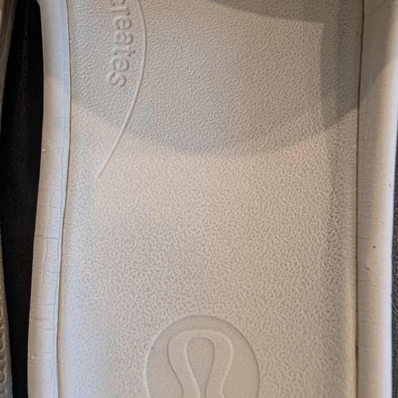 Lululemon Women's Restfeel Slide Size 9 Light Vapor - Picture 3 of 5